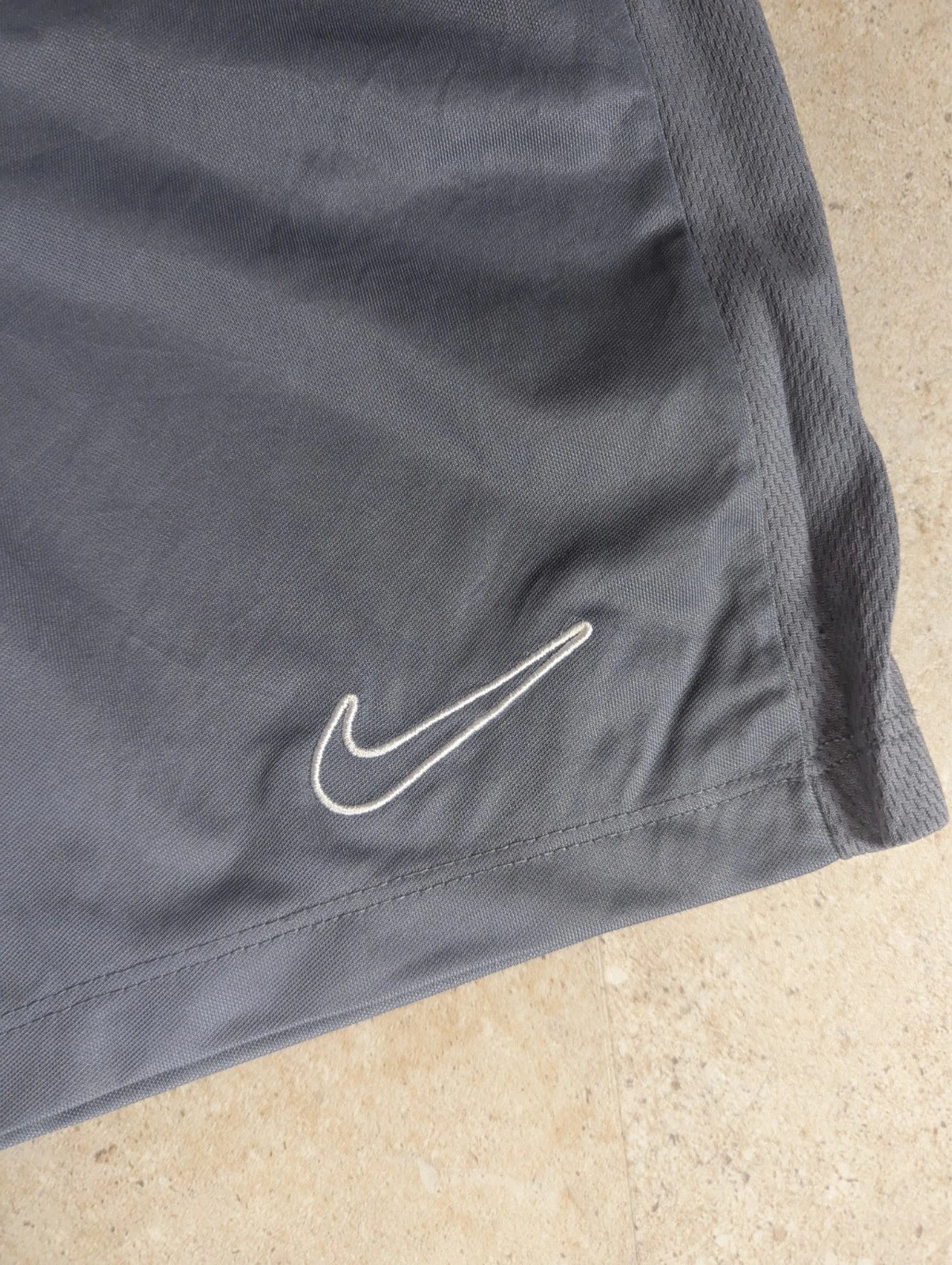 Short fluide Nike gris
