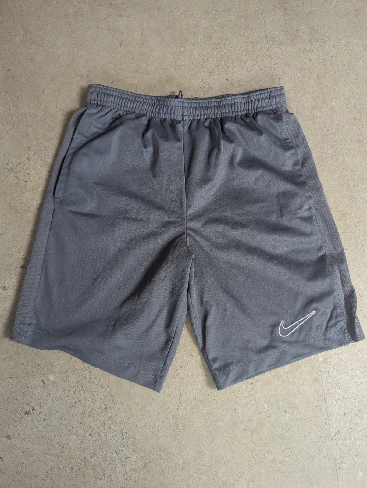 Short fluide Nike gris