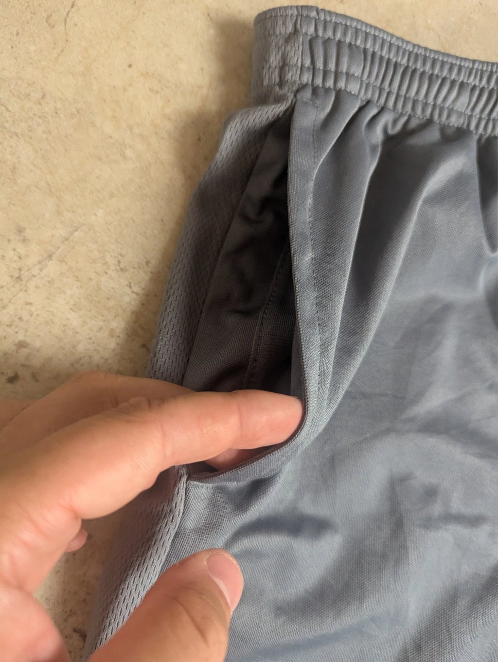 Short fluide Nike gris
