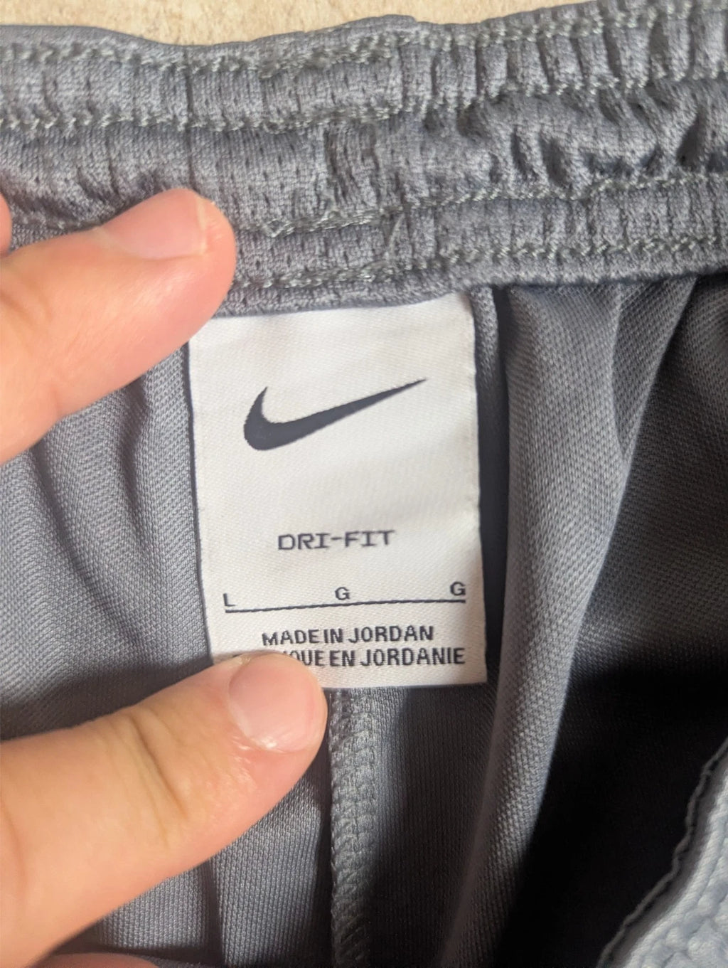 Short fluide Nike gris