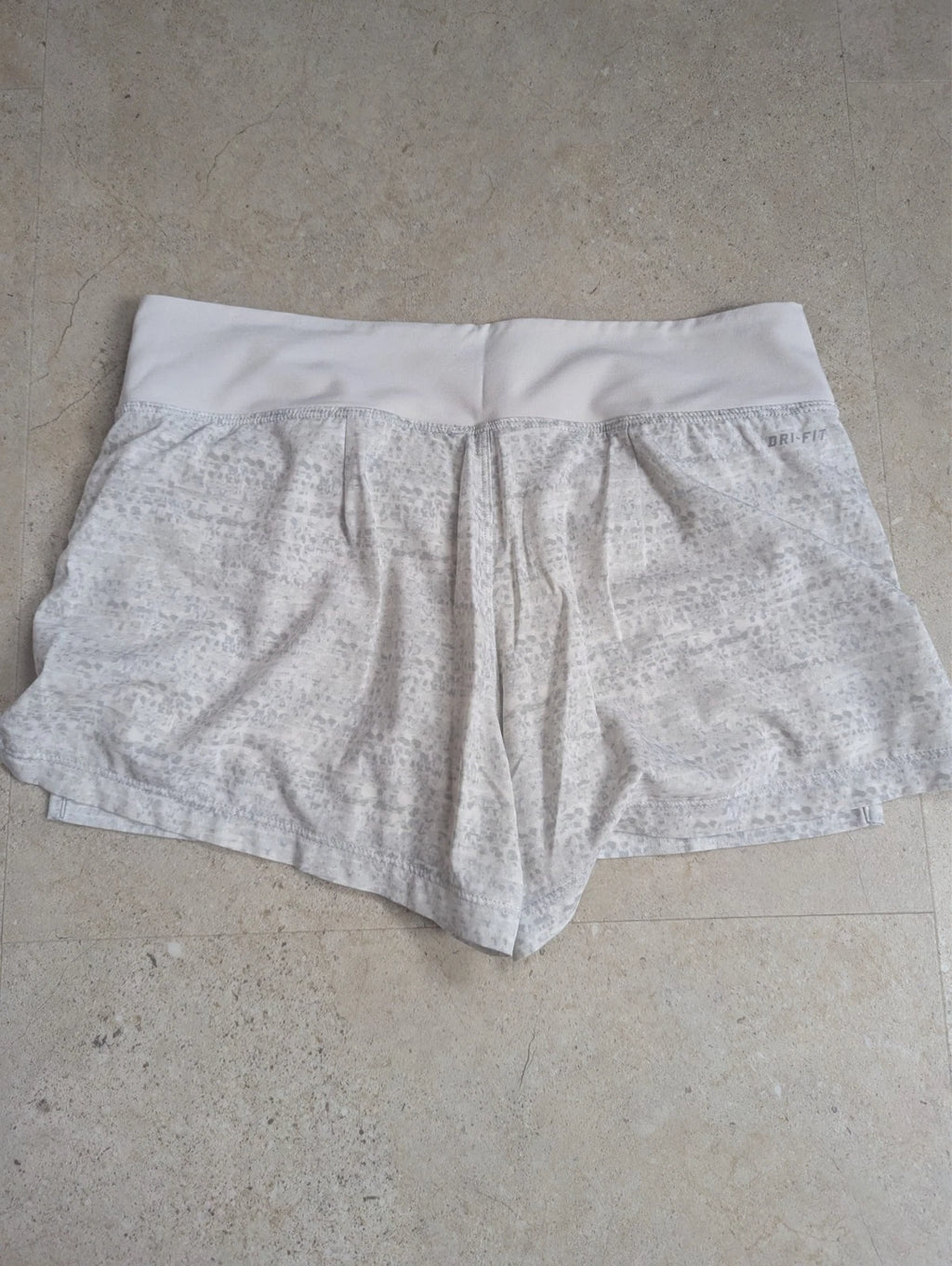 Short 2 en 1 Nike blanc