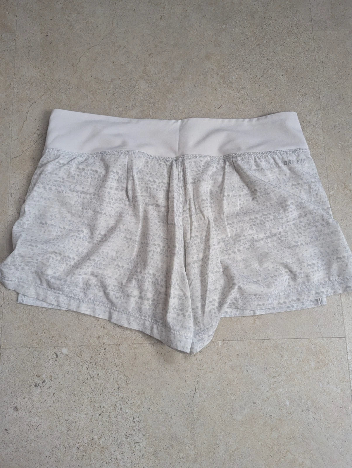 Short 2 en 1 Nike blanc